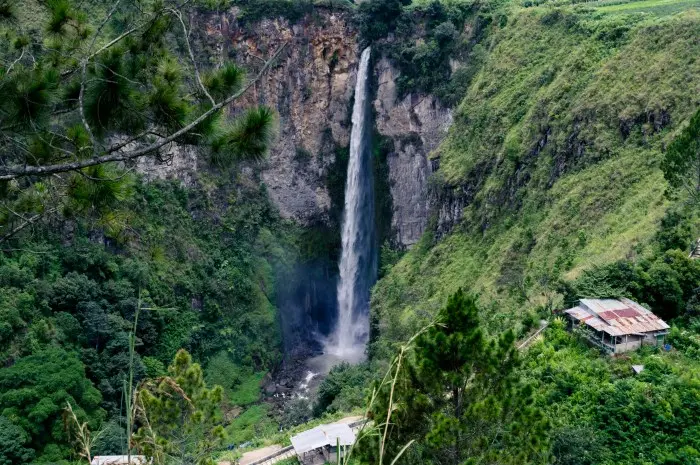 Sipiso-piso Waterfall